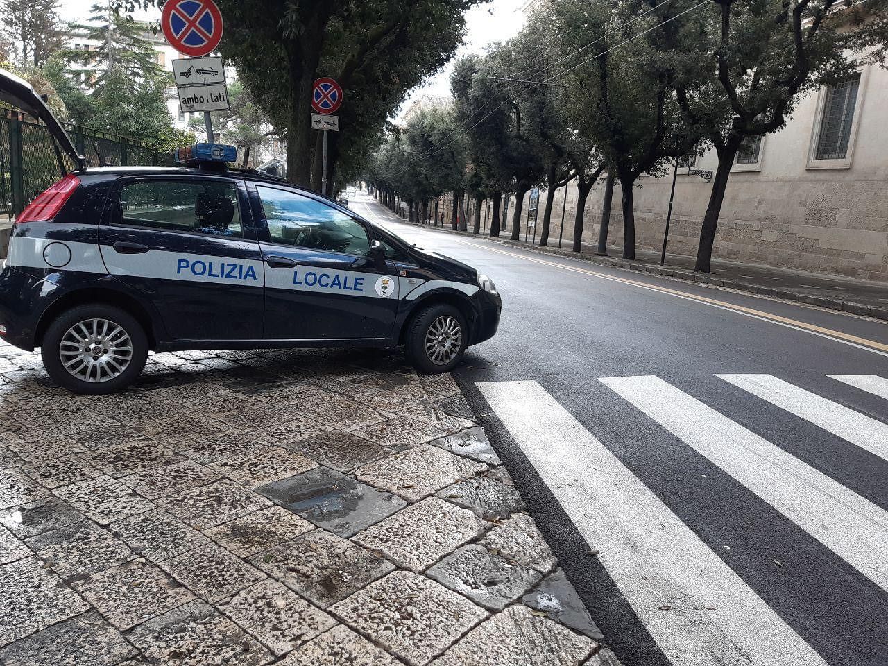 Un posto di blocco in viale XXV Luglio