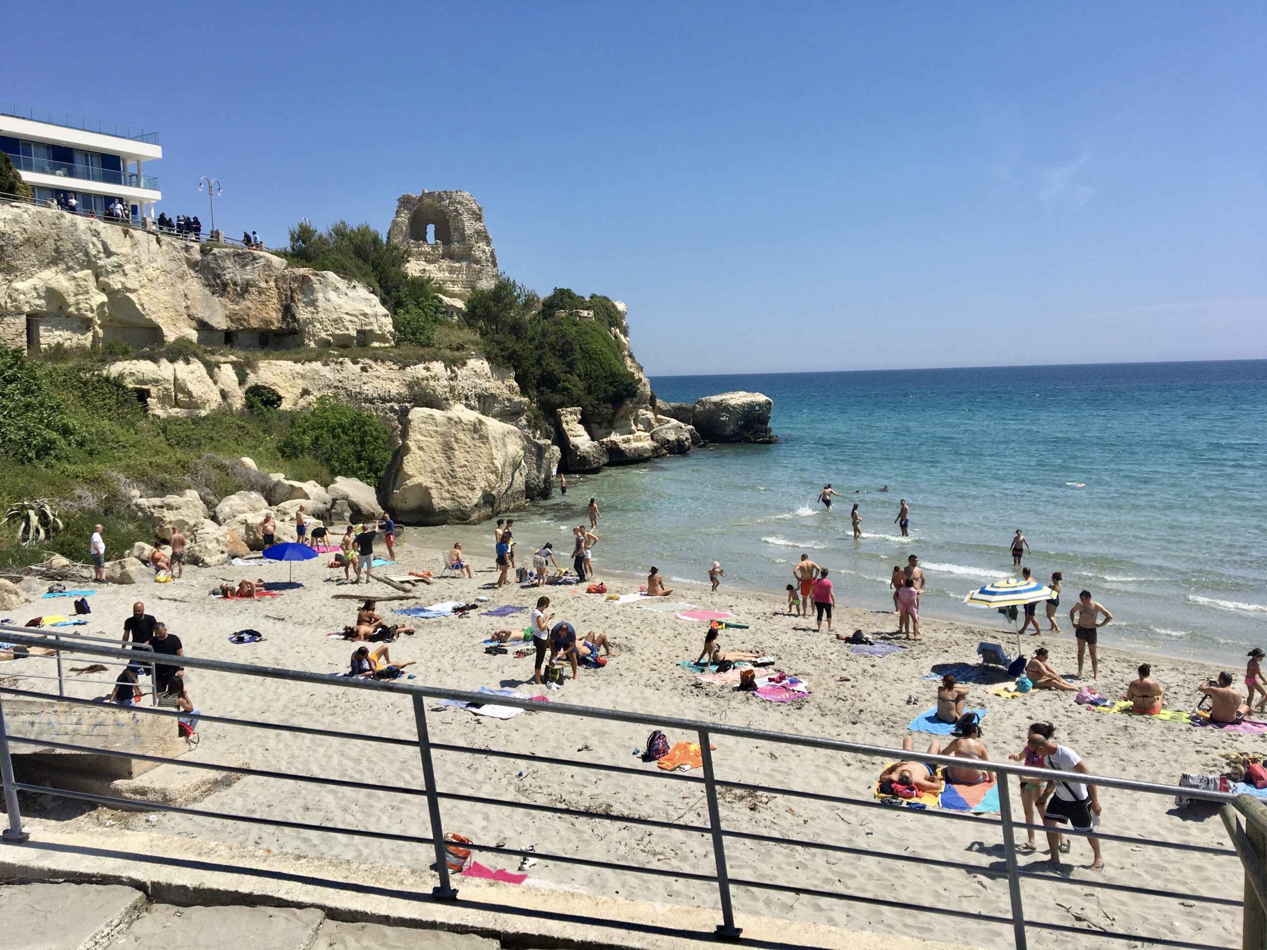 Bagni nel mare di Torre dell'Orso