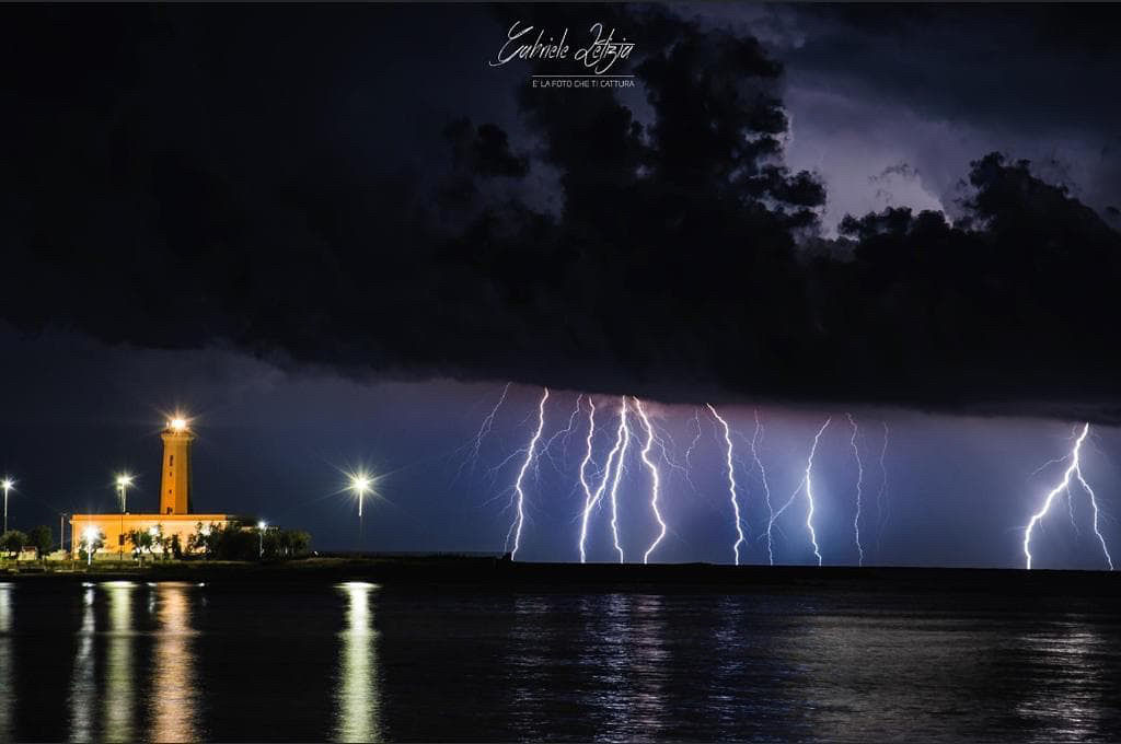I fulmini sul mare di San Cataldo (ph. G.Letizia)