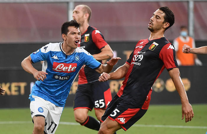 Napoli's Hirving Lozano (L) jubilates after scoring the 1-2 gol during the Italian Serie A match Genoa CFC vs SS Calcio Napoli  at Luigi Ferraris stadium in Genoa, Italy, Genoa 08 July 2020.
ANSA/LUCA ZENNARO