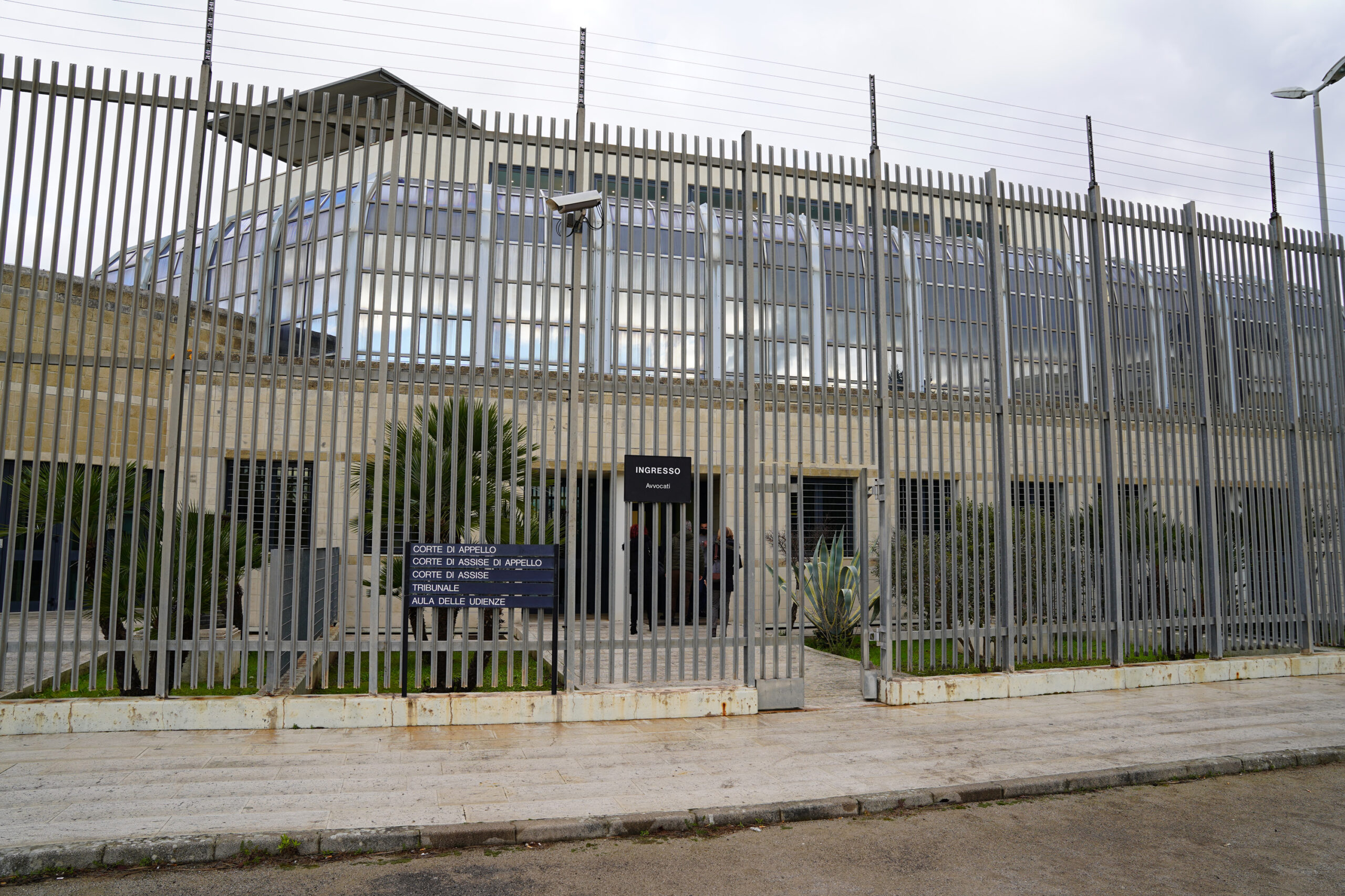 L'aula bunker del carcere di Borgo San Nicola