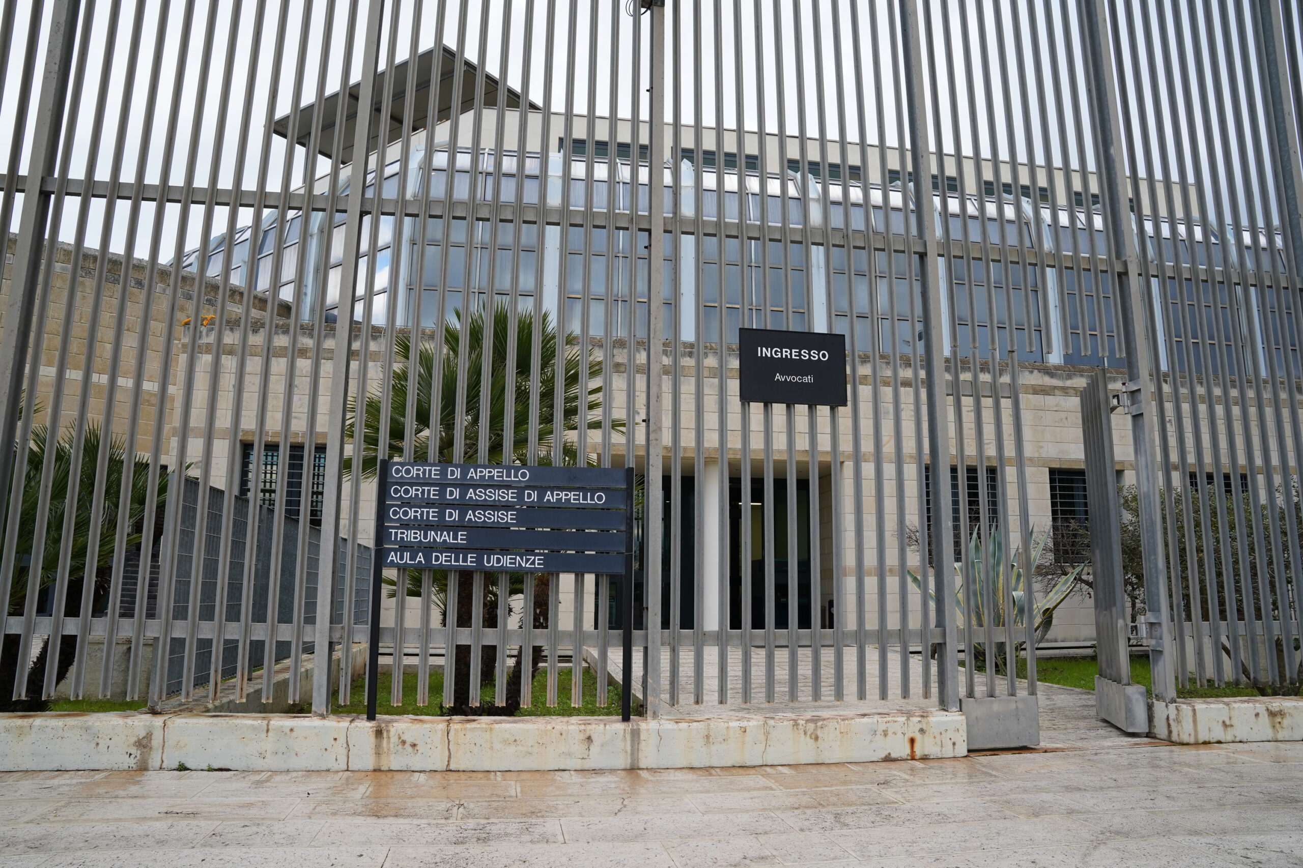 L'aula bunker del carcere di Borgo San Nicola