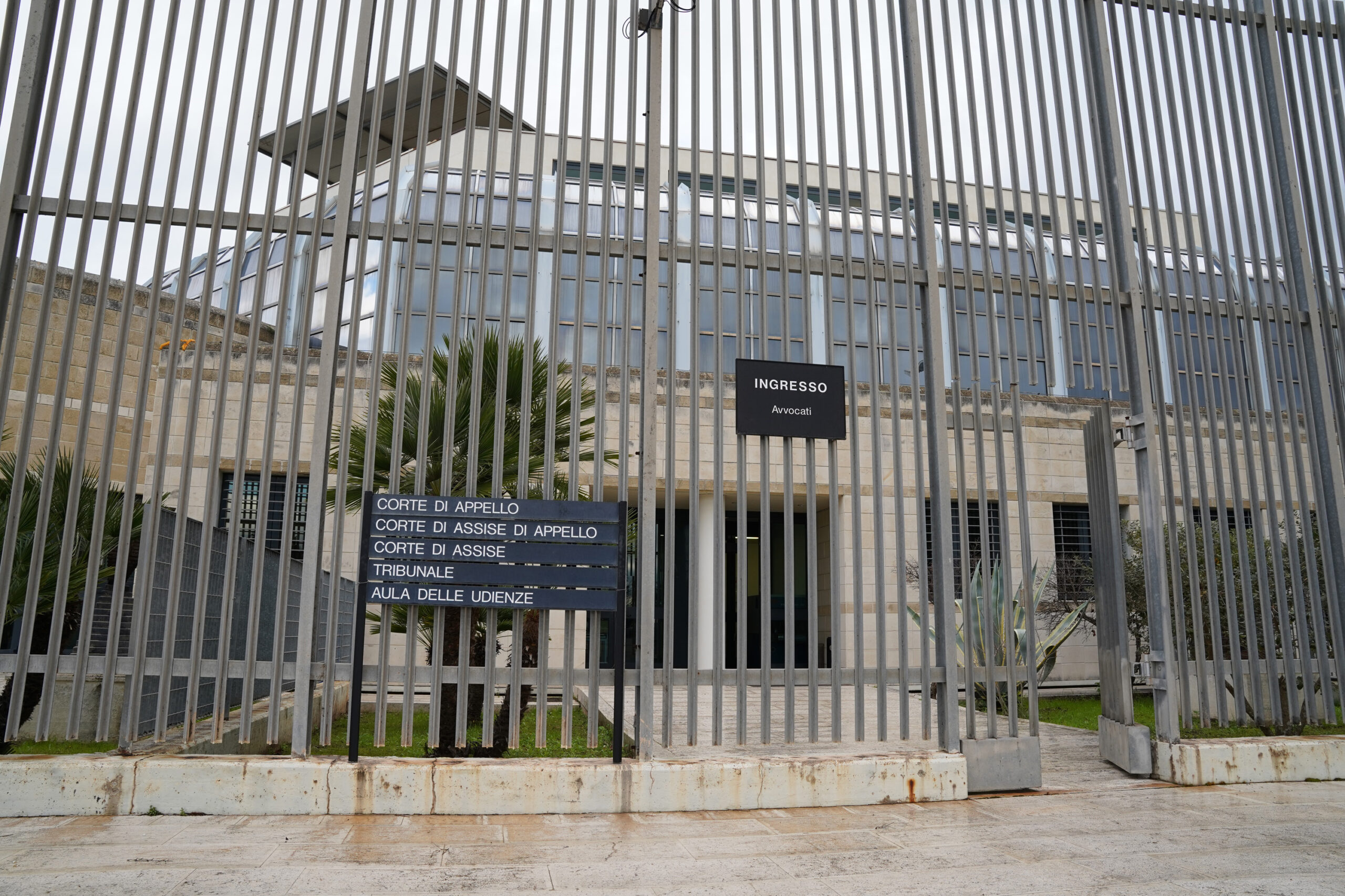 L'aula bunker del carcere di Borgo San Nicola