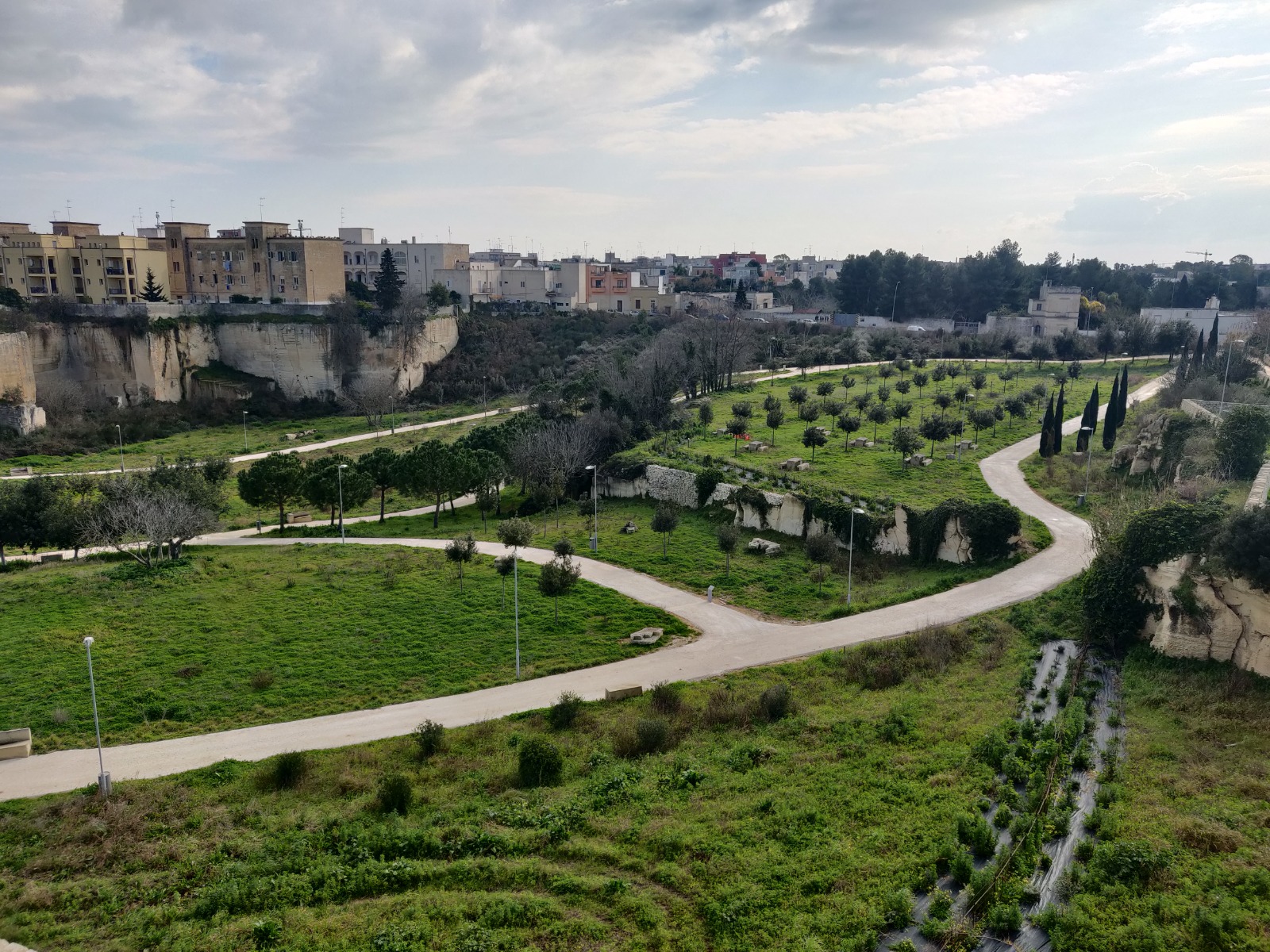 Lecce, é inaugurado o Parque Caverna Marco Vito.  A Ponte Chisa conecta o passado e o futuro da cidade