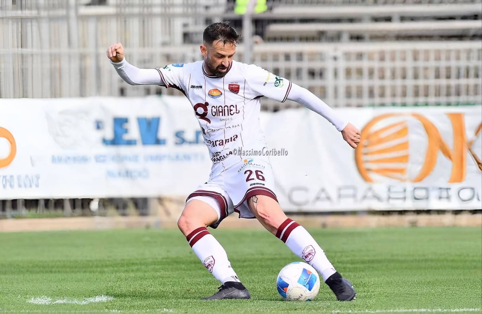 Gigliotti esulta dopo il gol decisivo